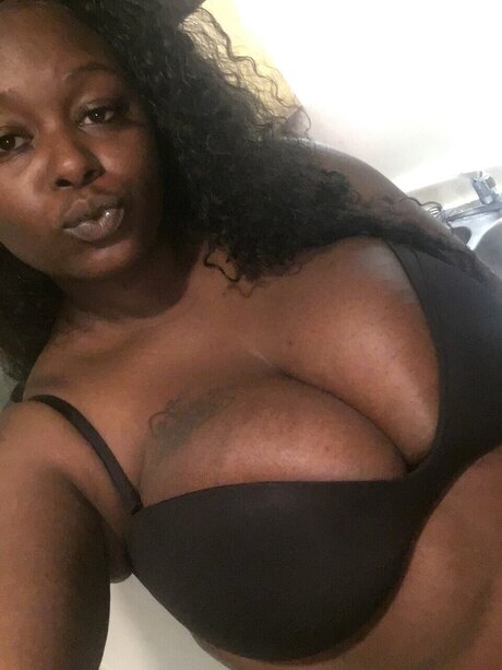 MissStallion35 model top pic