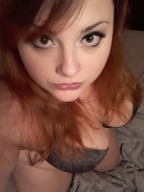 Adeline Thorne star erotic image