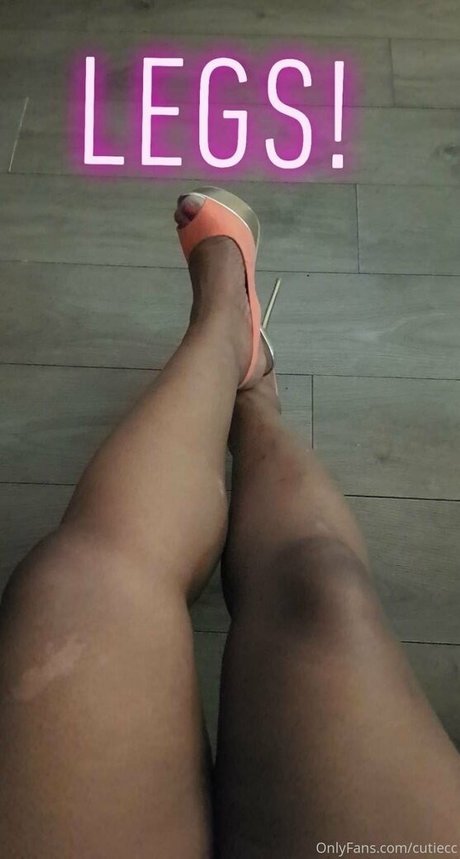 busty mom onlyfans free naked photo