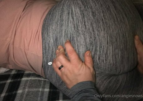 angiesnows pornstar exclusive image