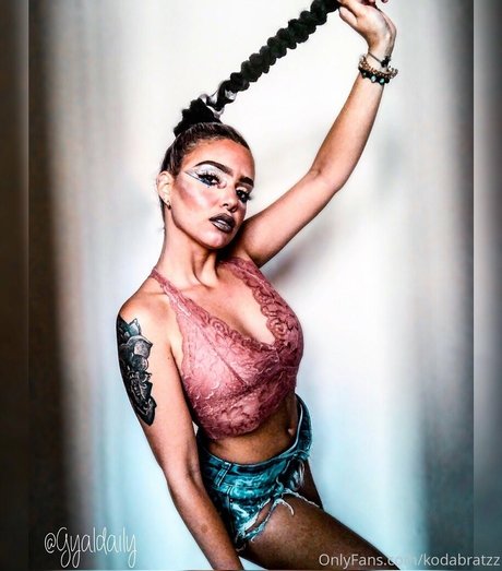 kodabratzz exclusive model picture