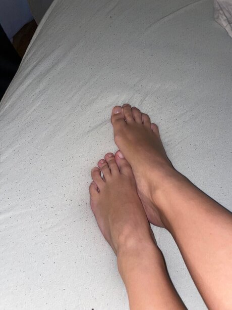 Foothottie nude star image