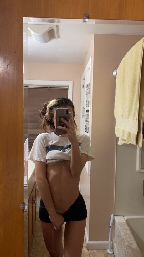 LolaBanks nudes actress img