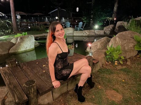 Phoenix23 model naked pictures