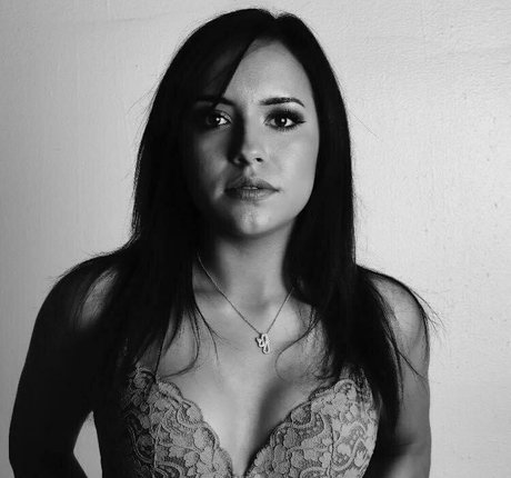 scarletss rose profile pic