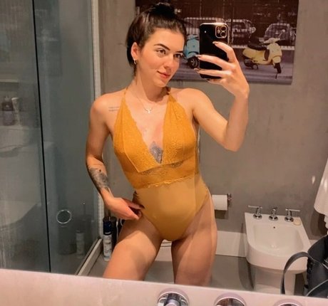 Isa Bichara naked model archive