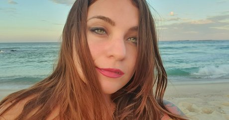 curly hair teen onlyfans hot naked pic