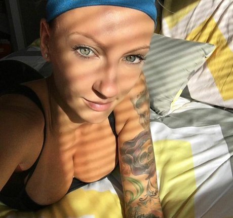 Michelle Pimer nice model img