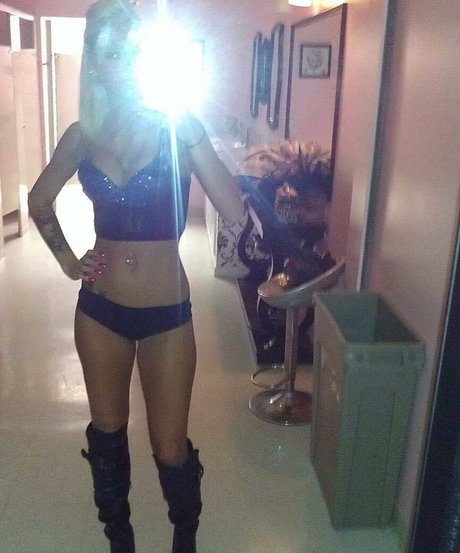 Michelle Pimer hot actress image