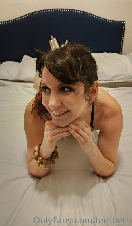feetbeth nude thumbnail