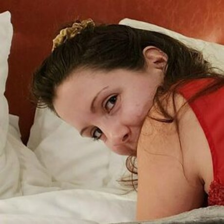 feetbeth actress gallery