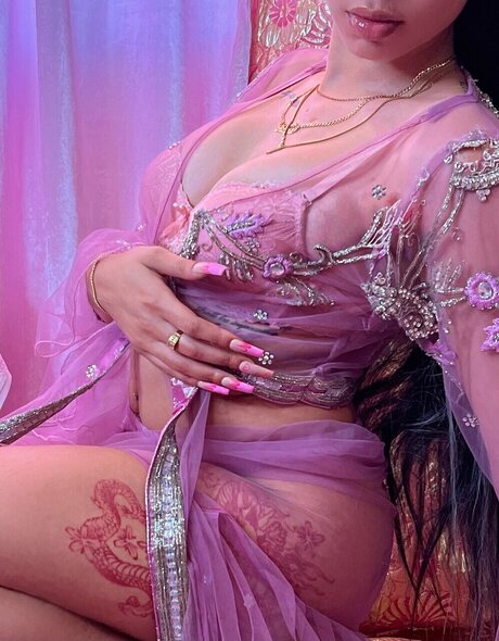 HONEY model beautiful img