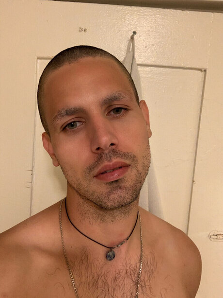 Hollertown model nudes pic