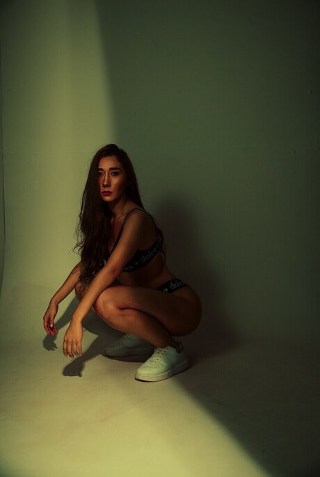Atypical art actress picture