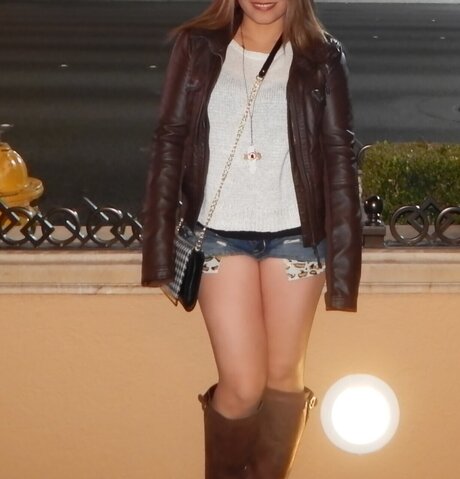 PinaySweetie naked model picture