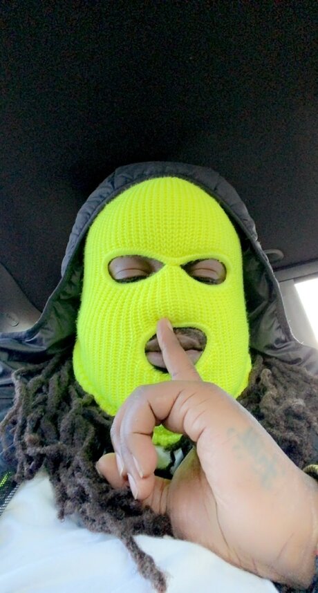 Qreeper model naked picture