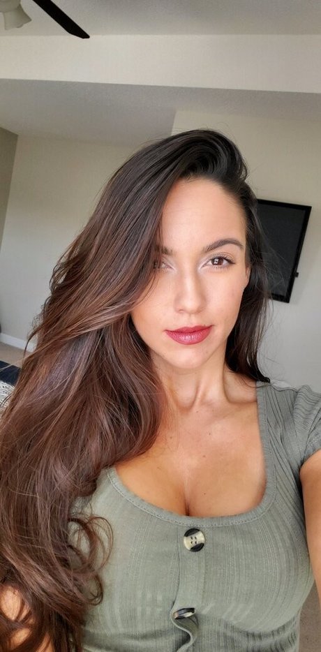 Arianna Marie beautiful model img