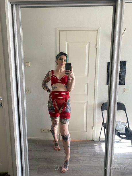 young asian onlyfans naked photo