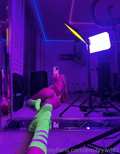 Emilyy Wild sex actress gallery