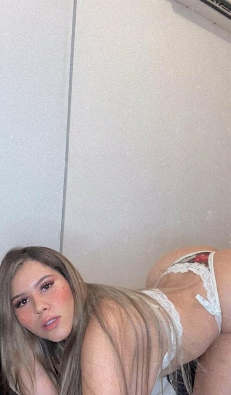 Desiree Gonzalez perfect model pics