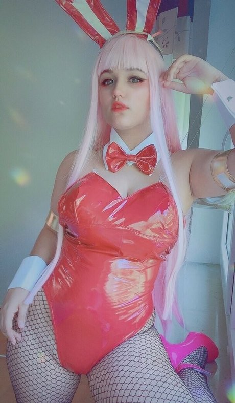 Niniitard model nude image