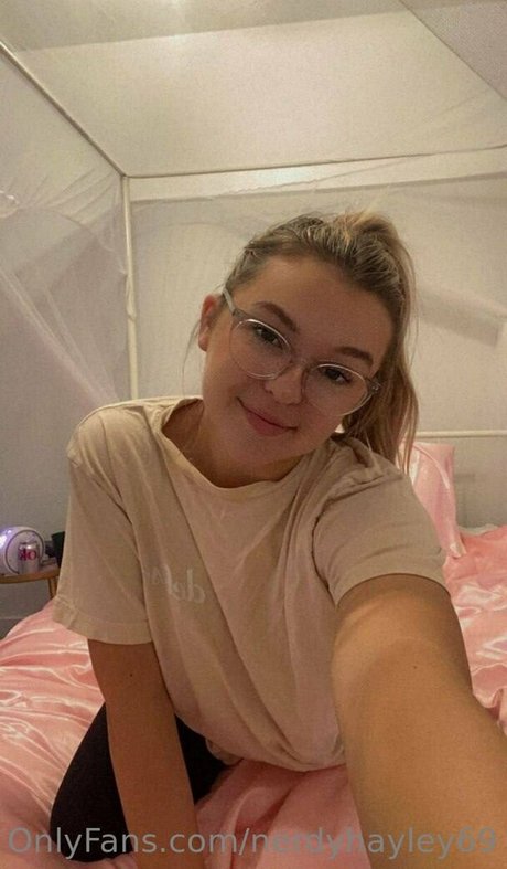 nerdyhayley69 erotic star photo