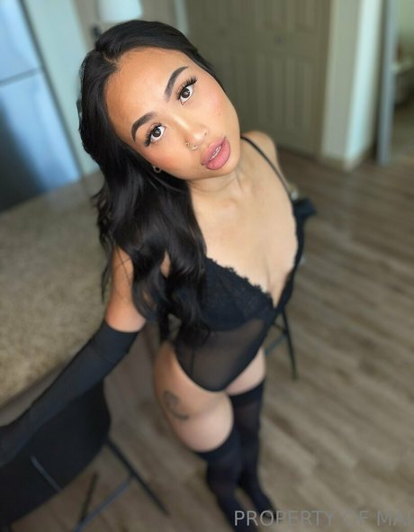 Queen Mai erotic star image