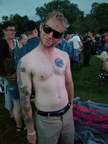 Riotvan pornstar naked pic