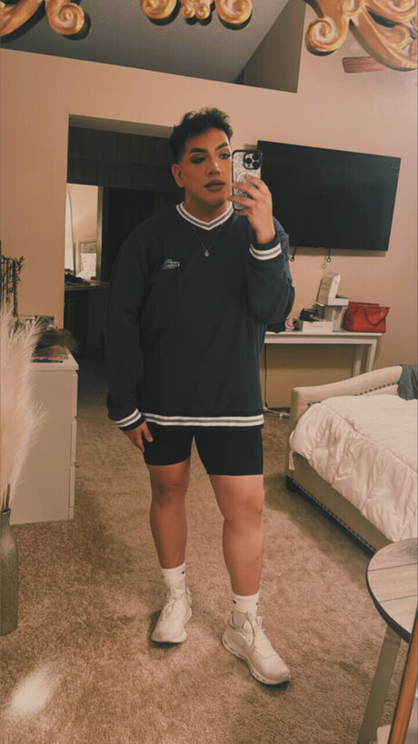 Baddie pornstar nude photo