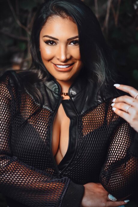 Issa hd model galleries