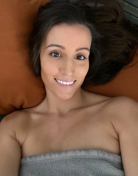 Justine Davis star beautiful photo
