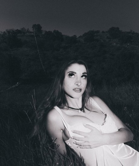 fikikikie erotic star image