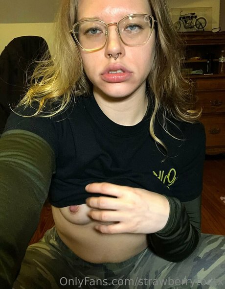 strawberrytootx pornstar free pic