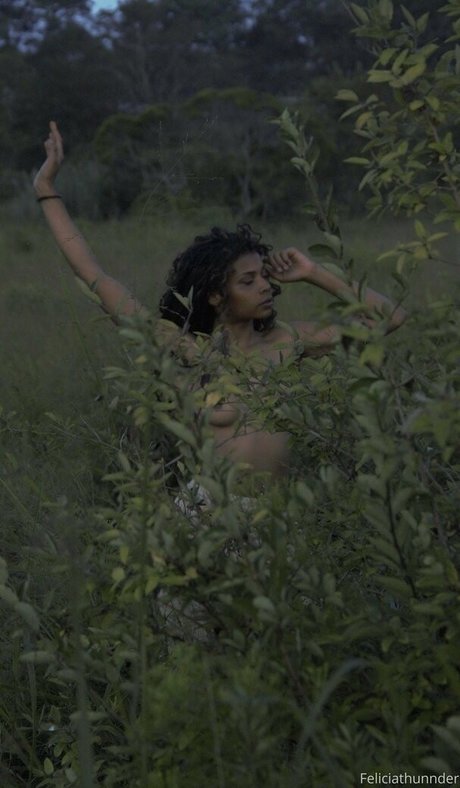 feliciathunnder adult model photos