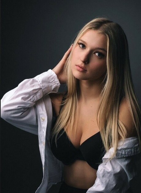 Emma Welyki star top archive