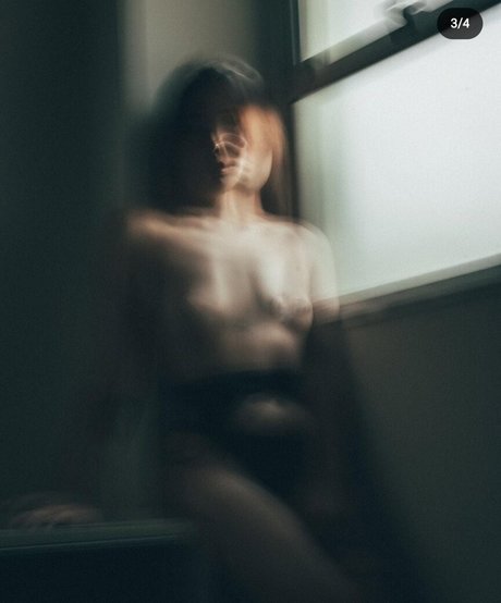 Beautaefu model art gallery