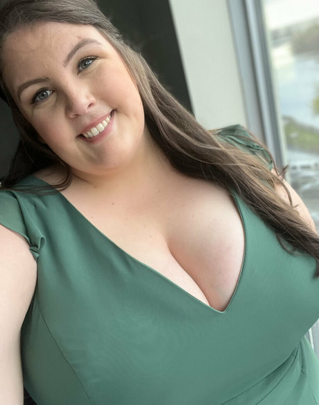 athoughtfulthot profile pic