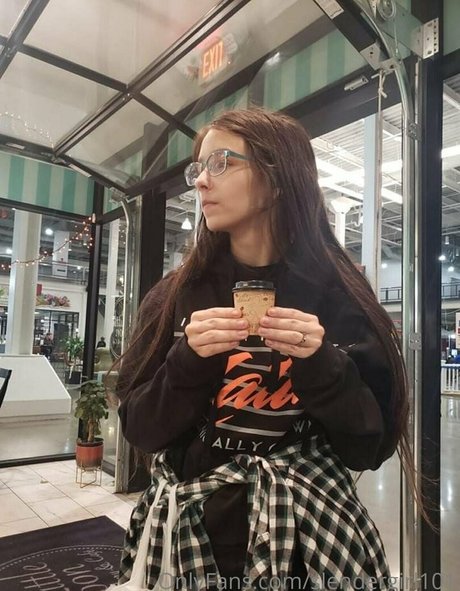 slender024 pretty model pics