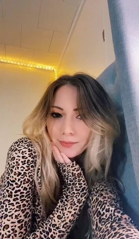 Little Momma naked model galleries