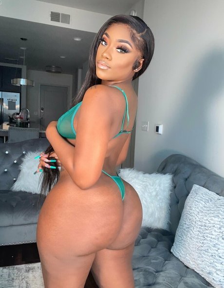 eclassfree star nude photo