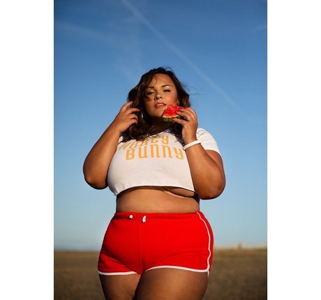 Nicole Denise Johansson hot star photo