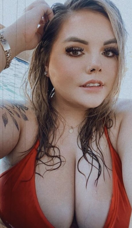 Lilly M top star picture