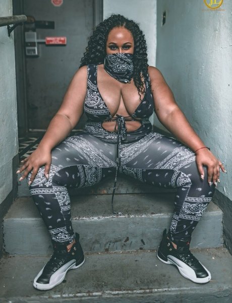 Faye Jackson exclusive actress pics