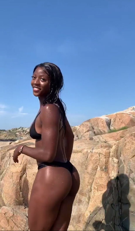 Khaddi Sagnia adult model pic