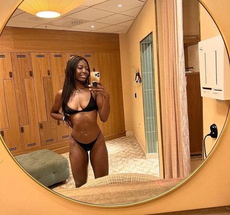 Khaddi Sagnia pornstar exclusive gallery