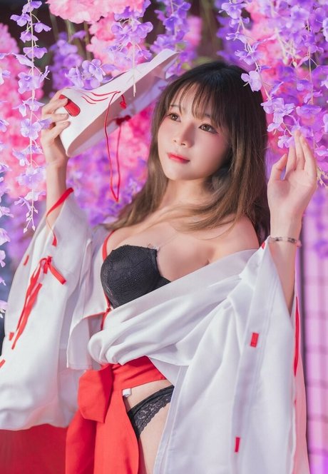 MirinShu adult star image