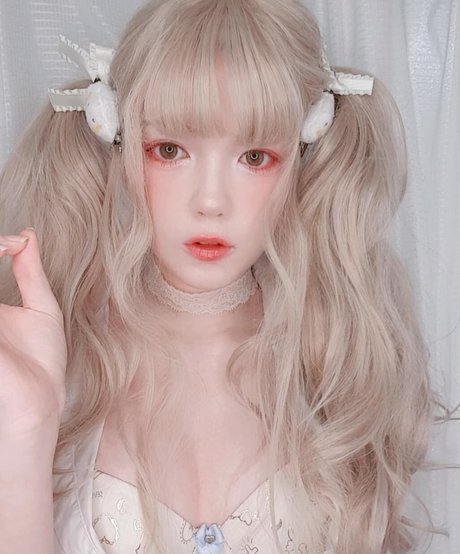 Tsuruko The Alien pretty model pic