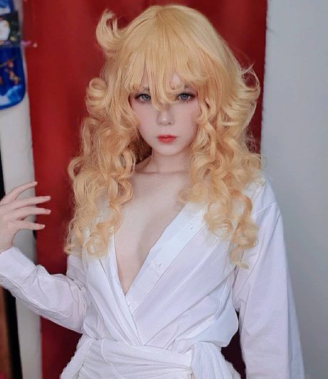 Tsuruko The Alien star exclusive image