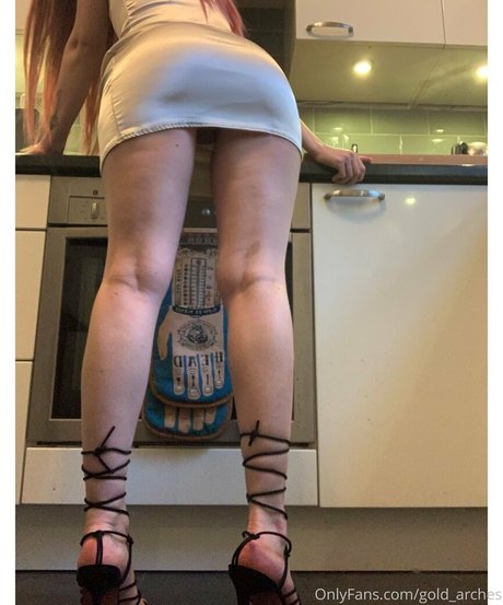 solesofgolduk star nudes photo