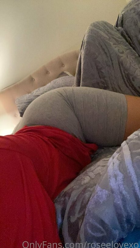 roseelovexo sex model images